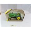 Image 1 : ERTL - Die Cast Replica - 1960 John Deere Tractor # 3010 - Item #5635
