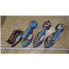 Image 2 : 4 Vintage sad irons - 3 blue Coleman & 1 Hotpoint