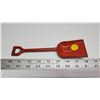Image 1 : Vintage childs/kids metal sand shovel - red