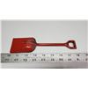 Image 3 : Vintage childs/kids metal sand shovel - red