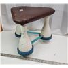Image 3 : Vintage bowling pin stool - 13"H x 16"W