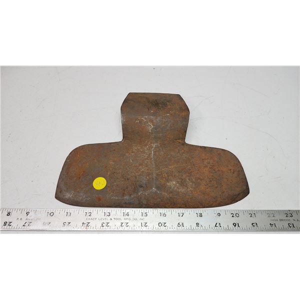 Large iron broad axe head, seems hand forged - 11  blade