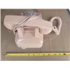 Image 2 : pink rotary dial telephone