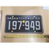 Image 3 : matching pair 1960 Saskatchewan license plates 197-949