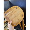 Image 5 : 2 wooden children's chairs, one needs repair - chairs match table in lot 1605