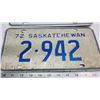 Image 4 : Pair of 1972 Saskatchewan license plates - 2-942