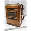 Image 10 : "Silvertone" large antique radio - Model:4763 - 15.5"x12.5"9.5"D