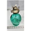 Image 3 : Green glass oil lamp, with fancy chimney