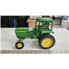 Image 3 : John Deere diecast model tractor