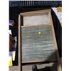 Image 1 : Glass washboard