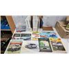Image 1 : 3 Boxes of Collectible magazines - Collectible Automobile, Luxury, Mechanic Illustrated, etc.