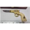 Image 4 : "Butch Cassidy" outlaw collectors gun shaped pocket knife, in wooden case
