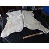 Image 5 : Small Tanned Hide (32 x 30) Calf