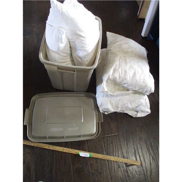 (4) Large Pillows, Tote with Lid