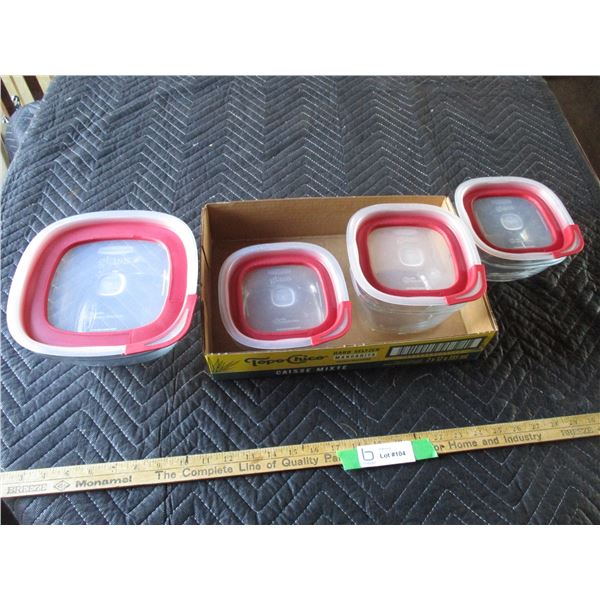 (4) Rubber Maid Containers