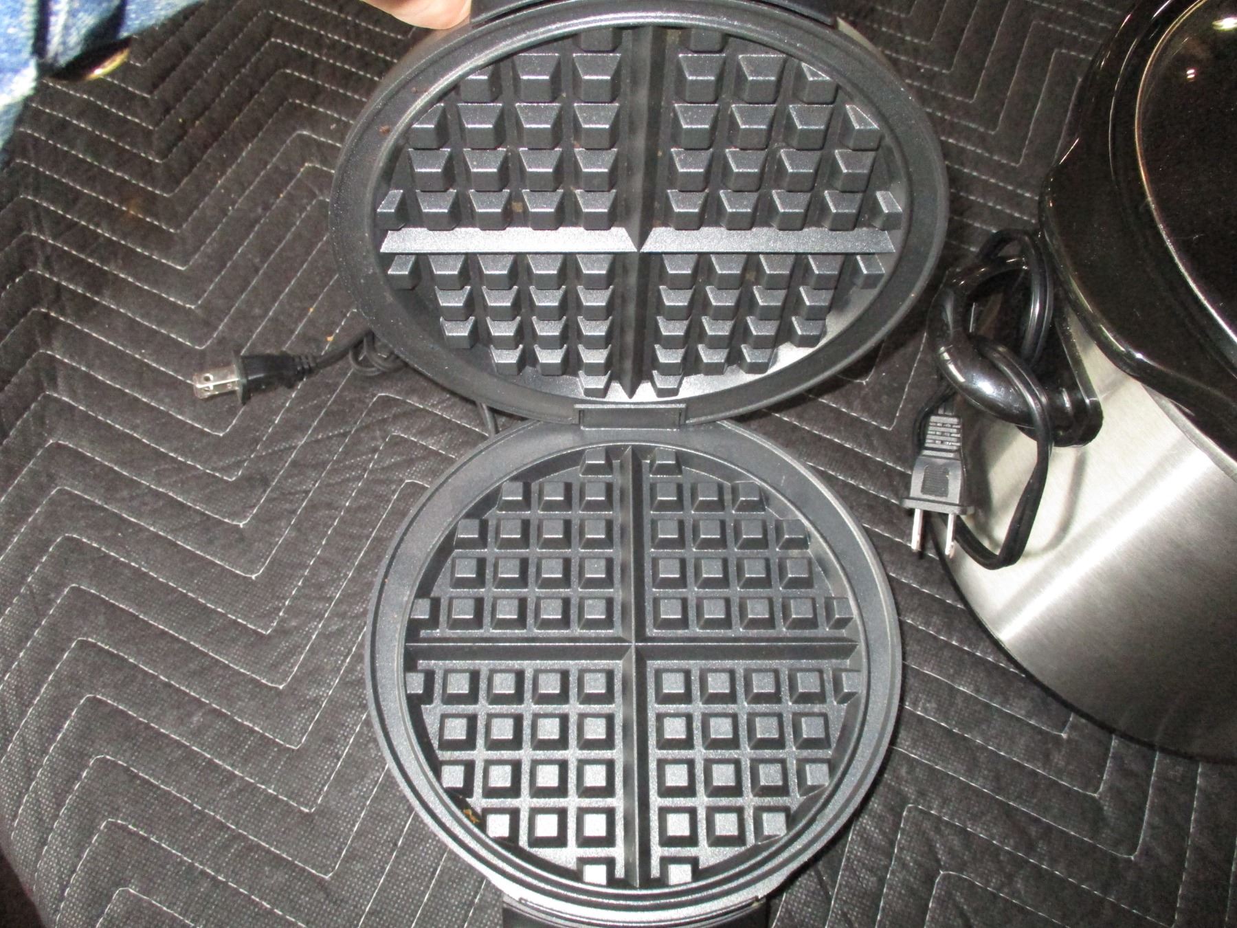 Cuisinart Waffle Iron, Crockpot Bodnarus Auctioneering