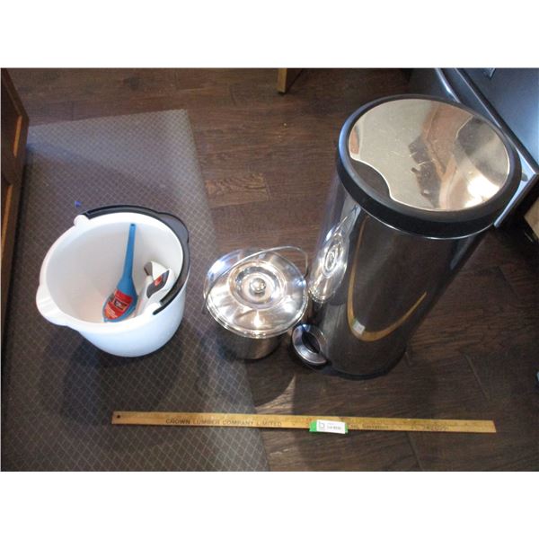 Small Pail, Garbage Can, Misc.
