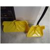 Image 2 : 2 Snow Shovels