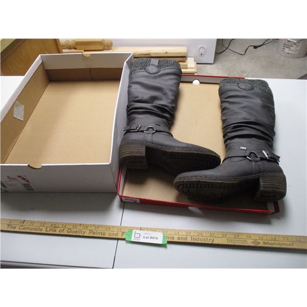Rieker Antistress Boots (Size 7)