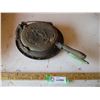 Image 1 : Vintage Cast Iron Waffle Iron