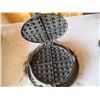 Image 3 : Vintage Cast Iron Waffle Iron (Missing Handle)