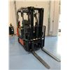 Image 2 : *LD* TOYOTA 25 ELECTRIC FORKLIFT - 3 STAGE MAST/SIDE SHIFT/HYDRAULIC ADJUSTABLE FORKS/4400LBS