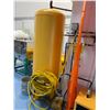 Image 2 : SIMPLE PRESSURE VESSELS LARGE VERTICAL AIR TANK