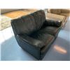 Image 2 : BLACK LEATHER LOVESEAT