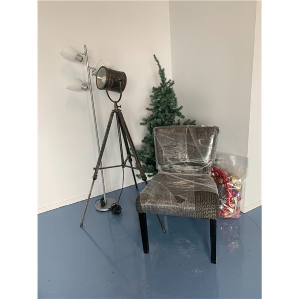 ACCENT CHAIR, 2 FLOOR LAMPS AND SMALL ARTIFICIAL X-MAS TREE W/ORNAMENTS