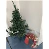 Image 2 : ACCENT CHAIR, 2 FLOOR LAMPS AND SMALL ARTIFICIAL X-MAS TREE W/ORNAMENTS