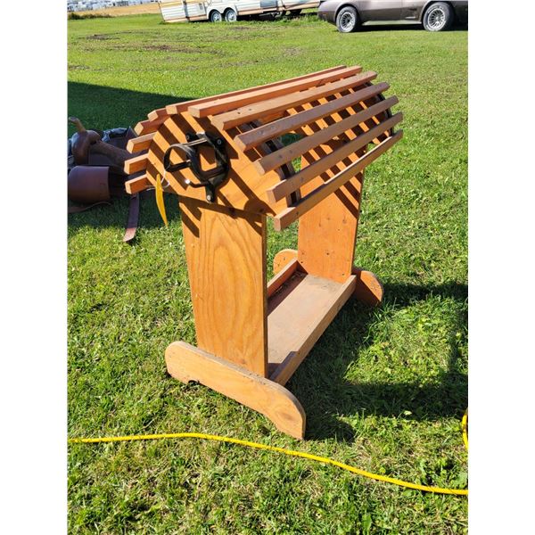 Saddle stand