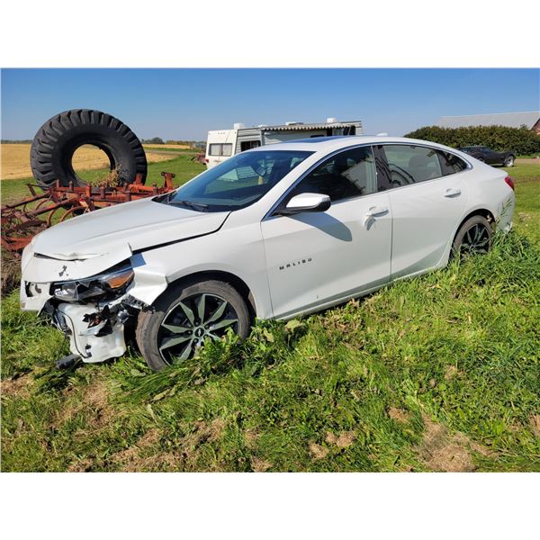 2017 Malibu, 4 door, leather interior, sold for parts, SN. 1G1ZE5ST2GF319610, has a key