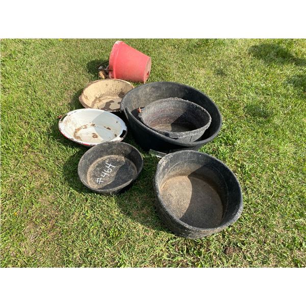 Qty of feeders, rubber tubs