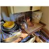 Image 7 : Contents in kitchen cupboard and countertop (Excluding Lot #475)
