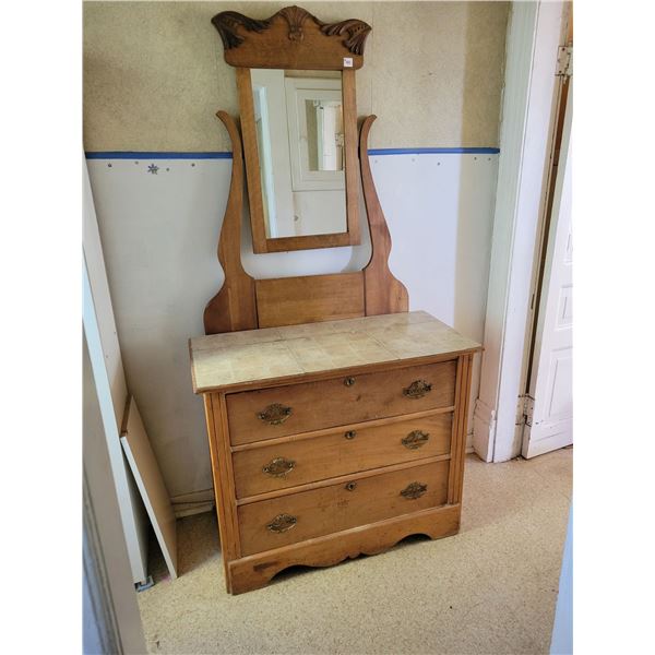 Vintage 3 drawer dresser c/w mirror & contents