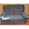 Image 2 : Recliner couch c/w qty of blankets and throw pillow