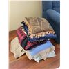 Image 4 : Recliner couch c/w qty of blankets and throw pillow
