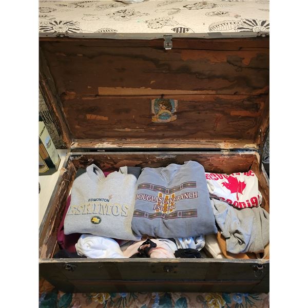 Trunk c/w clothes