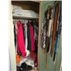 Image 1 : Contents of closet