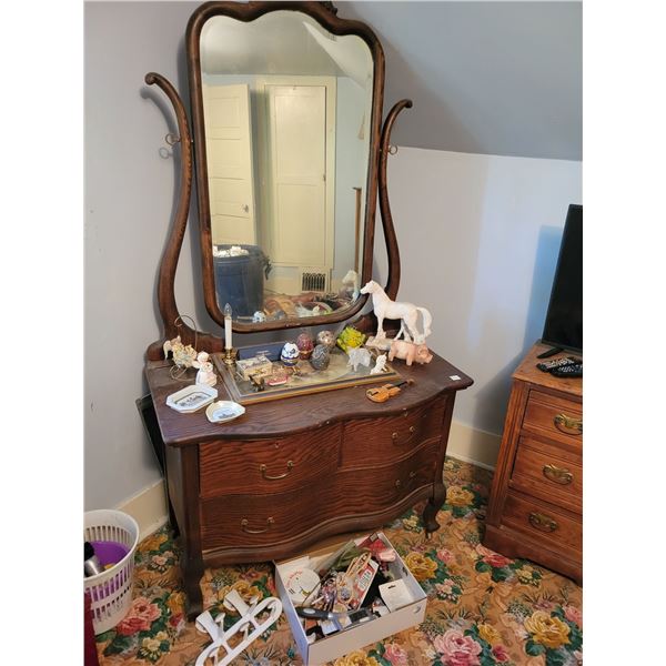 2 Drawer vanity c/w contents