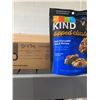 Image 2 : CASE LOT Kind Dark Chocolate Nuts & Berries 8 x 113g