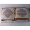 Image 1 : (2) Decor Pillows