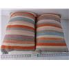 Image 1 : (2) Indoor/Outdoor Pillows