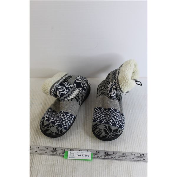 (2) Soft Slippers - Size M 7-8