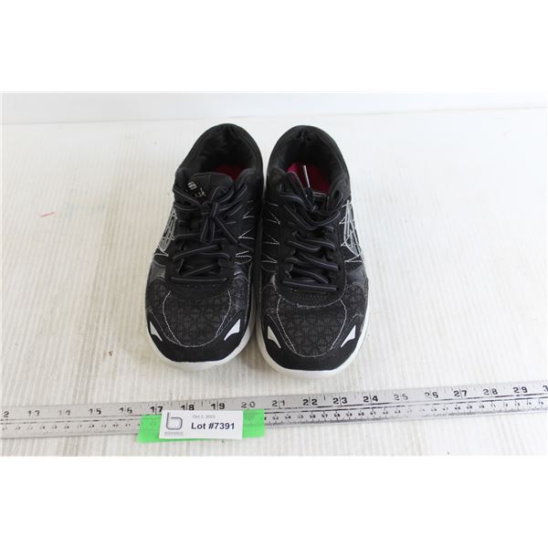 Skechers GoWalk Flash - Sizes 7 and 8