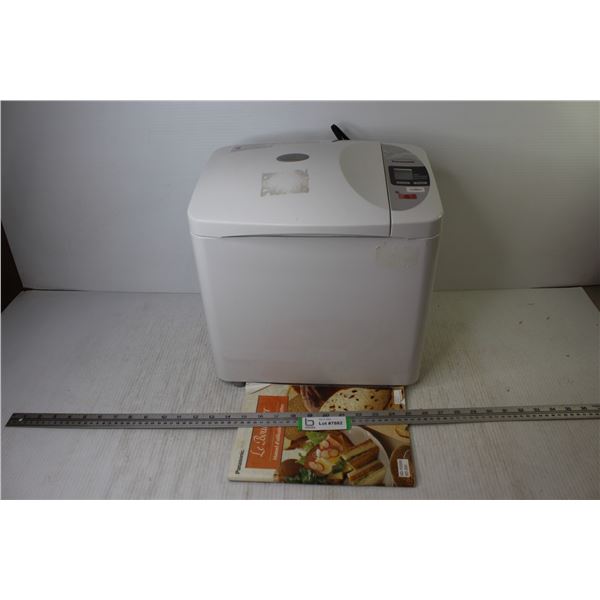 Panasonic Bread Maker (powers on)