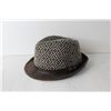 Image 3 : Fedora and Two Maple Leaf Scarves