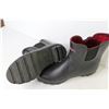 Image 9 : Canadiana Rubber Boots (size 5) - Birkenstock Sandals (size 37) - Accue-Reflex Sandals (size 40)