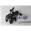 Image 1 : Super Nintendo and GameCube Controllers