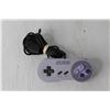 Image 2 : Super Nintendo and GameCube Controllers